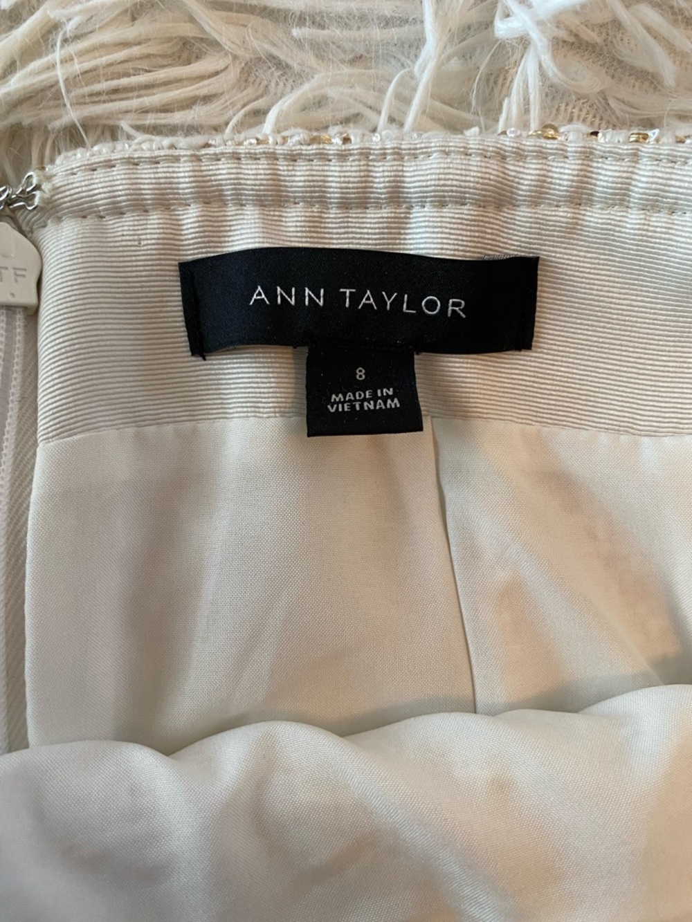 Ann Taylor Cream Tweed Mini Skirt Gold Thread Size 8 Elegant Luxe - Picture 6 of 12